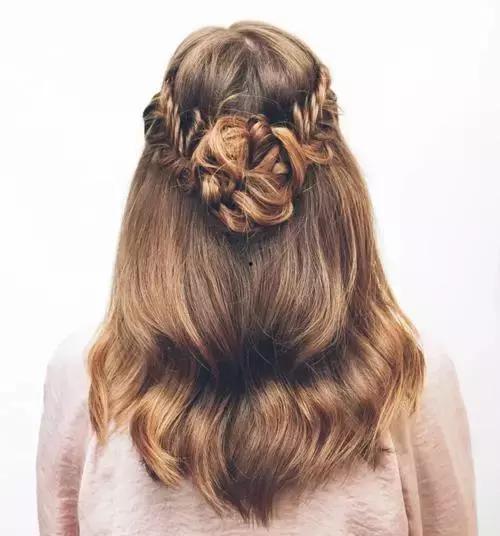 编发成人披发教程视频,打造时尚发型新体验