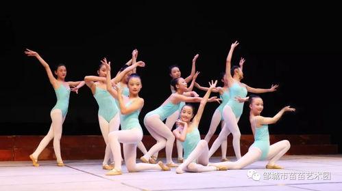 舞蹈课成人拉伸动作视频,轻松塑形，提升舞感