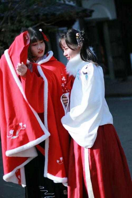 成人汉服头纱怎么穿视频,古典美韵,一纱尽显